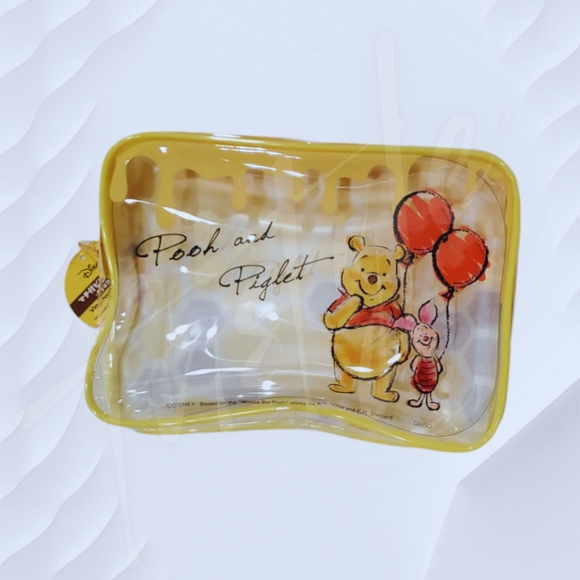 ⭐️LTD QTY⭐️ Winnie & Piglet Vinyl Gusset Pouch - Picture 1 of 2